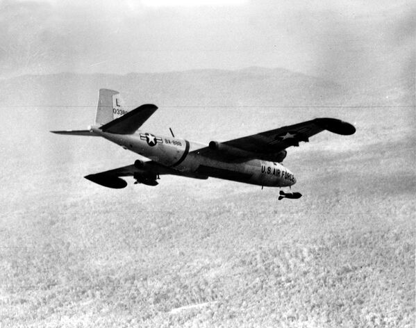 Máy bay ném bom B-57 của Không quân Hoa Kỳ trong Chiến tranh Việt Nam. - Sputnik Việt Nam