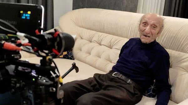 Một cựu chiến binh 99 tuổi trong Chiến tranh Vệ quốc vĩ đại ở Ukraina được tặng căn hộ - Sputnik Việt Nam