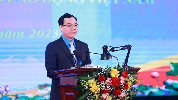 Thủ tướng dự hội nghị phối hợp công tác giữa Chính phủ với Tổng LĐLĐ Việt Nam - Sputnik Việt Nam