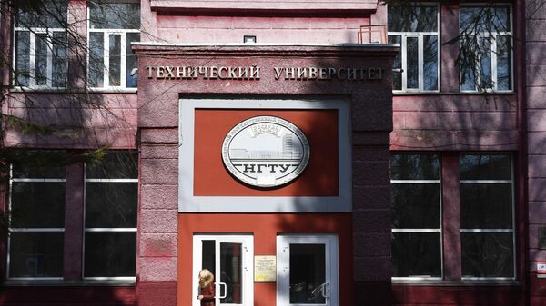 Lối vào tòa nhà đầu tiên của Đại học Kỹ thuật Bang Novosibirsk (NSTU). - Sputnik Việt Nam