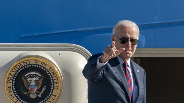 Tổng thống Mỹ Joe Biden lên máy bay - Sputnik Việt Nam