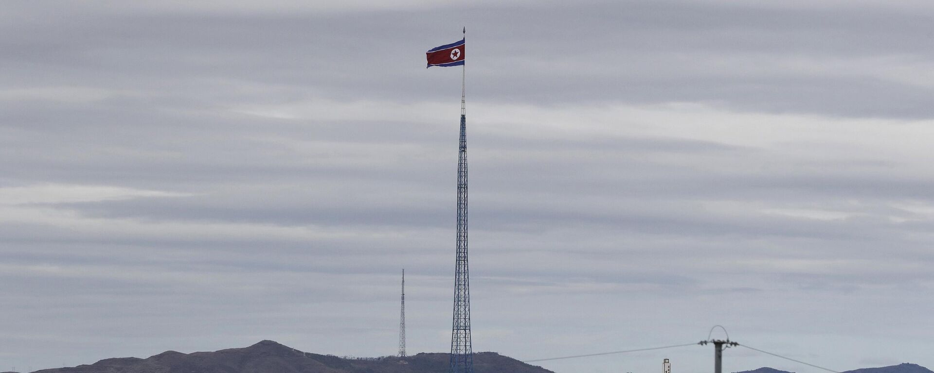 Cờ Bắc Triều Tiên tại khu phi quân sự ở Paju, Hàn Quốc - Sputnik Việt Nam, 1920, 03.12.2023