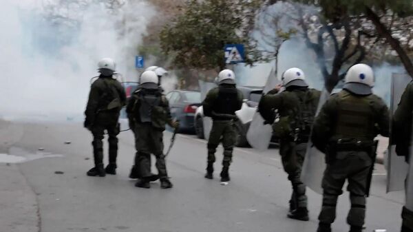 Đụng độ giữa cảnh sát và người biểu tình phản đối sự thiếu an toàn đường sắt ở Hy Lạp - Sputnik Việt Nam
