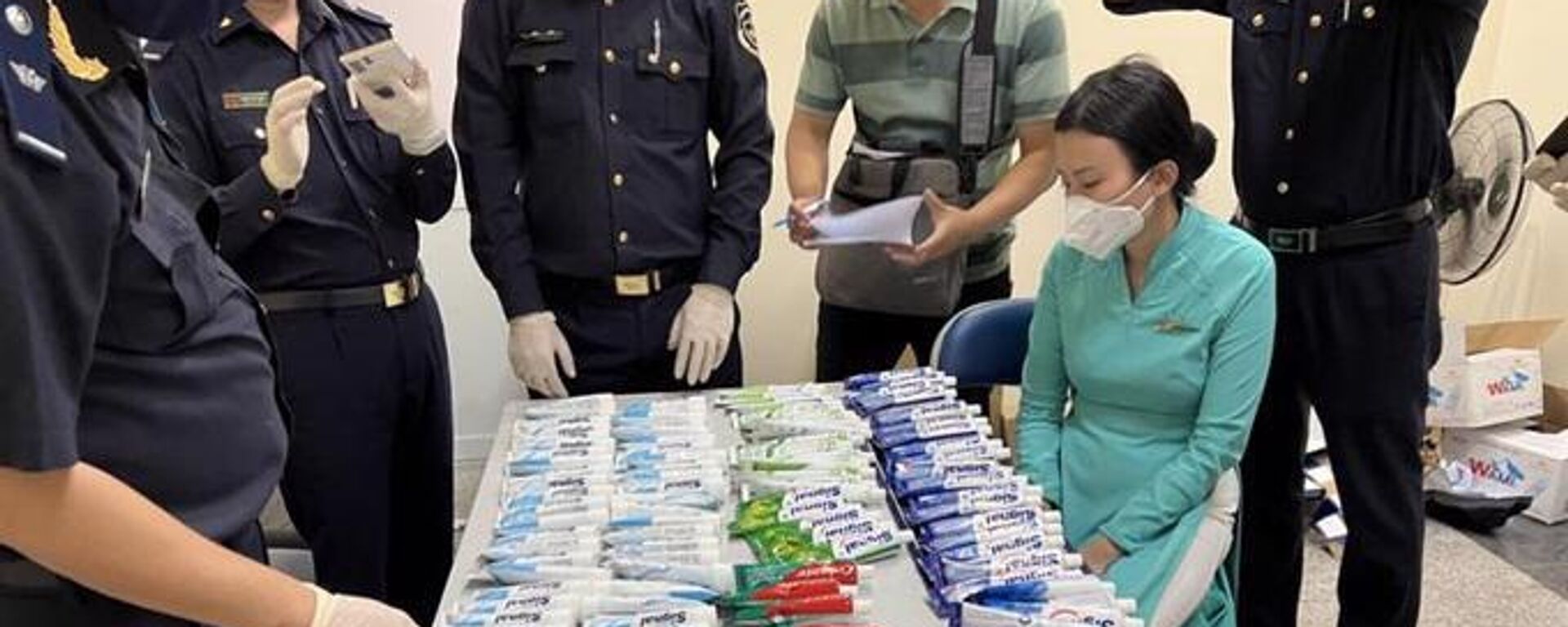 Chi cục Hải quan cửa khẩu sân bay quốc tế Tân Sơn Nhất phát hiện hơn 11kg ma túy trong hành lý của tiếp viên hàng không - Sputnik Việt Nam, 1920, 04.01.2024