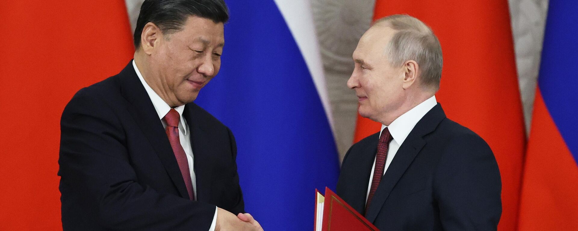 Tổng thống Nga Vladimir Putin và Chủ tịch Trung Quốc Tập Cận Bình - Sputnik Việt Nam, 1920, 08.05.2024