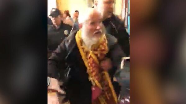 Cảnh sát Ukraina bắt giữ linh mục Chính thống giáo trong lúc hành lễ - Sputnik Việt Nam