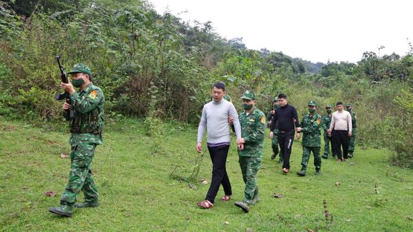 Hà Tĩnh: Triệt phá đường dây đưa người nước ngoài vượt biên trái phép sang Lào - Sputnik Việt Nam