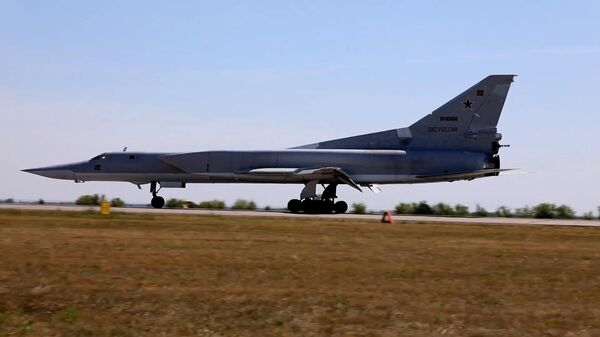 8 máy bay ném bom Tu-22M3 tiến hành tuần tra trên biển Okhotsk và biển Nhật Bản - Sputnik Việt Nam