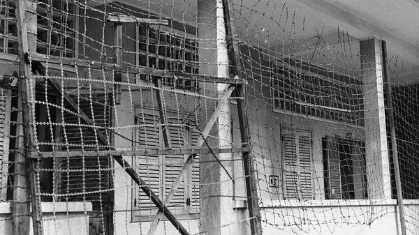 Nhà nước Campuchia. Ở trung tâm của Phnom Penh là Bảo tàng Diệt chủng Tuol Sleng - nhà tù cũ của Pol Pot S-21, trong các bức tường mà hơn 17 nghìn người Campuchia đã bị tra tấn. - Sputnik Việt Nam