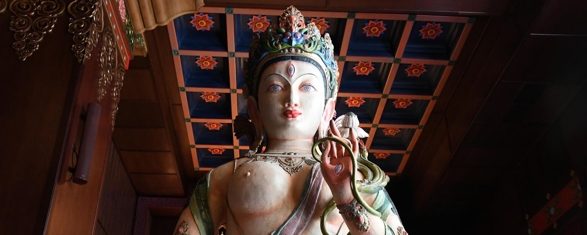Tượng nữ thần Độ Mẫu Tara Trắng bên trong tu viện Phật giáo chính của Tuva Thubten Shedrub Ling - Sputnik Việt Nam, 1920, 16.05.2024