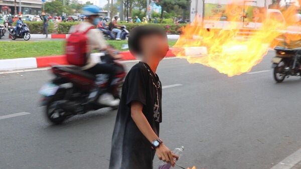 Mủa lửa trên đường phố TP.HCM - Sputnik Việt Nam