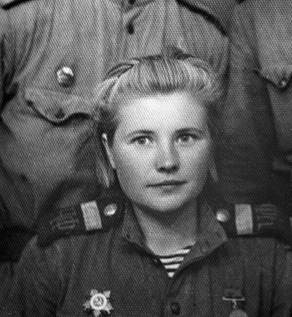  Ekaterina Illarionovna Mikhailova (Demina) là người phụ nữ duy nhất phục vụ trong lực lượng tình báo của Thủy quân lục chiến. Anh hùng Liên Xô sắc lệnh 05.05.1990. - Sputnik Việt Nam