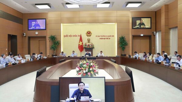 UBTV Quốc hội cho ý kiến về việc lấy phiếu tín nhiệm, bỏ phiếu tín nhiệm đối với người giữ chức vụ do Quốc hội, Hội đồng nhân dân bầu - Sputnik Việt Nam