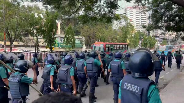 Các nhà hoạt động và cảnh sát ở Bangladesh đụng độ trong cuộc biểu tình phản đối chính phủ - Sputnik Việt Nam