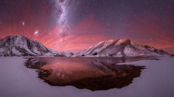 Bức ảnh Winter's Airglow của nhiếp ảnh gia New Zealand Larryn Rae góp mặt trong Top 25 cuộc thi 2023 Milky Way photographer of the year - Sputnik Việt Nam