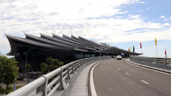Nhà ga hành khách T2 - Cảng hàng không quốc tế Phú Bài mang phong cách kiến trúc kết hợp những nét đặc trưng truyền thống của xứ Huế và hiện đại. - Sputnik Việt Nam