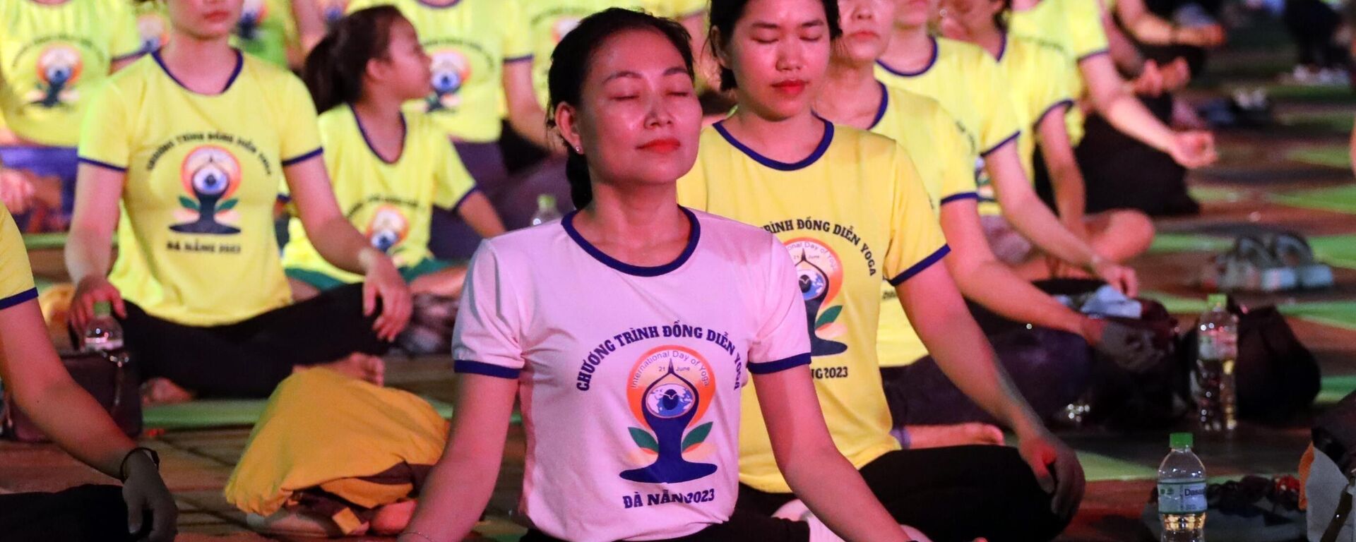 Hơn 1500 người đồng diễn Yoga tại Đà Nẵng - Sputnik Việt Nam, 1920, 19.06.2023