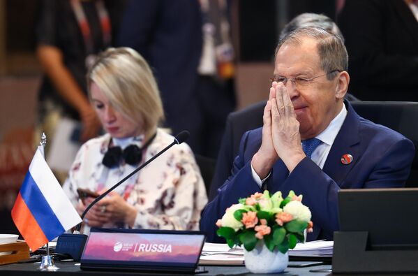 Ngoại trưởng Nga Sergei Lavrov và phát ngôn viên Bộ Ngoại giao Nga Maria Zakharova tại Hội nghị Bộ trưởng Nga-ASEAN ở Jakarta. - Sputnik Việt Nam