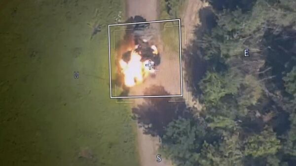 Lancet đã phá hủy một chiếc xe bọc thép của LLVT Ukraina ở vùng Zaporozhye - Sputnik Việt Nam