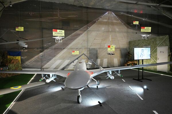 UAV tác chiến-chiến thuật tầm trung &quot;Bayraktar-TB2&quot; Thổ Nhĩ Kỳ sản xuất trưng bày tại Diễn đàn kỹ thuật-quân sự quốc tế &quot;Army-2023&quot; - Sputnik Việt Nam