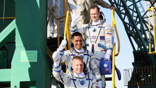 Phi hành gia Frank Rubio, Sergei Prokopyev và Dmitry Petelin - Sputnik Việt Nam