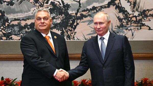 Tổng thống Nga Vladimir Putin và Thủ tướng Hungary Viktor Orban - Sputnik Việt Nam