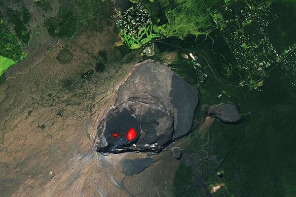 Quang cảnh núi lửa Kilauea phun trào nhìn từ vũ trụ - Sputnik Việt Nam