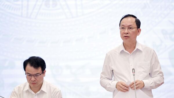 Phó Thống đốc Ngân hàng Nhà nước Việt Nam Đào Minh Tú trả lời câu hỏi của phóng viên cơ quan thông tấn, báo chí - Sputnik Việt Nam