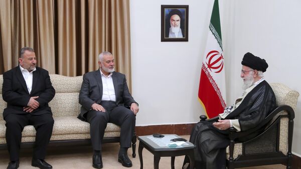 Người đứng đầu Bộ Chính trị Hamas, ông Ismail Haniyeh đã đến thăm nhà lãnh đạo Iran Ali Khamenei - Sputnik Việt Nam