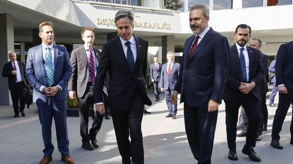 Bộ trưởng ngoại giao Thổ Nhĩ Kỳ Hakan Fidan tại cuộc gặp với Ngoại trưởng Hoa Kỳ Antony Blinken ở Ankara - Sputnik Việt Nam
