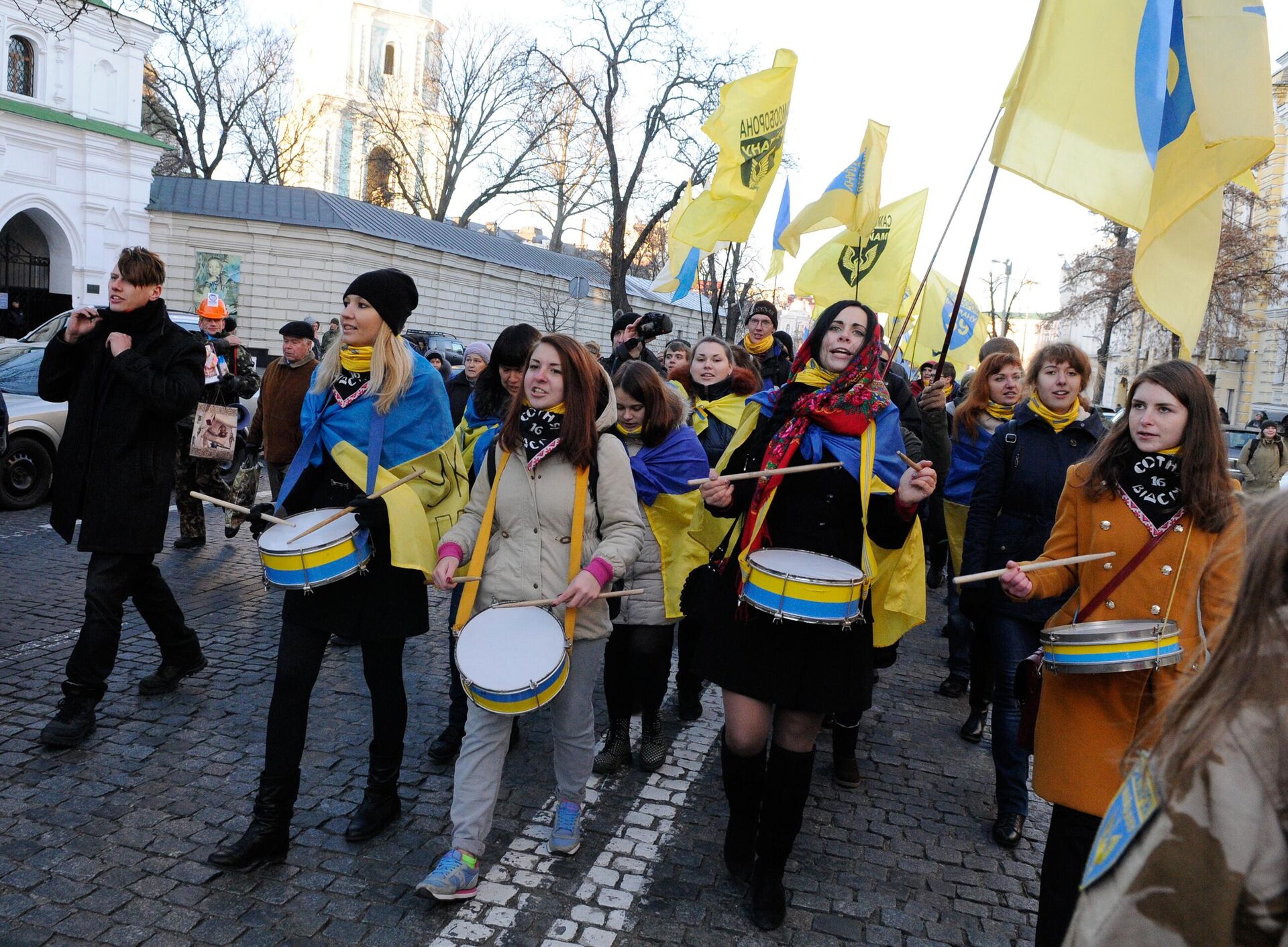 Những người tham gia “Cuộc tự vệ Maidan” trong các sự kiện kỷ niệm dành riêng cho ngày kỷ niệm bắt đầu các sự kiện trên Quảng trường Độc lập ở Kiev. - Sputnik Việt Nam, 1920, 17.02.2024