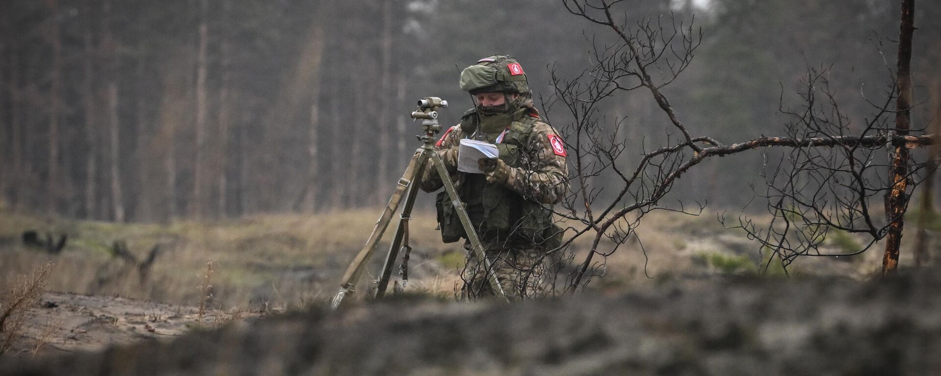 Công tác chiến đấu của các đội BM-21 Grad MLRS thuộc Trung đoàn súng trường cơ giới cận vệ của Quân khu trung tâm trên hướng Krasnyi Lyman của Quân khu phía Bắc - Sputnik Việt Nam, 1920, 03.01.2024