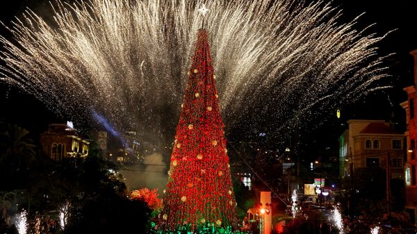 Cây thông  Giáng sinh ở thành phố Byblos, miền bắc Lebanon - Sputnik Việt Nam