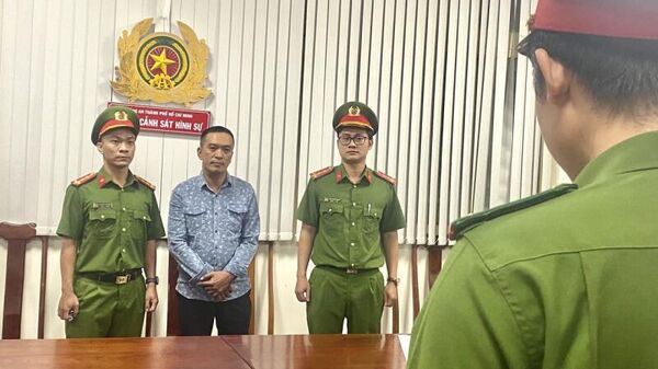 Tống đạt các quyết định tố tụng đối với Nguyễn Phương Bình. - Sputnik Việt Nam