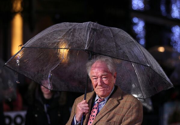 Nam diễn viên Anh Michael Gambon tại buổi ra mắt phim &quot;Daddy&#x27;s Army&quot; ở London - Sputnik Việt Nam