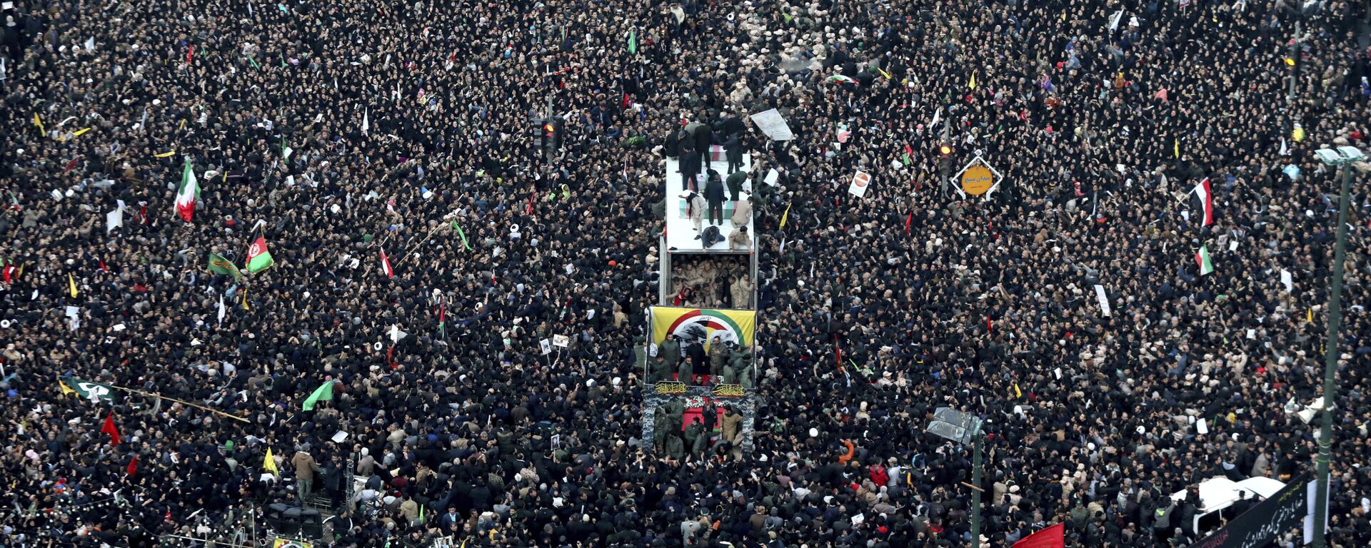 Coffins of Gen. Qassem Soleimani and others who were killed in Iraq by a U.S. drone strike, are carried on a truck surrounded by mourners - Sputnik Việt Nam, 1920, 03.01.2024