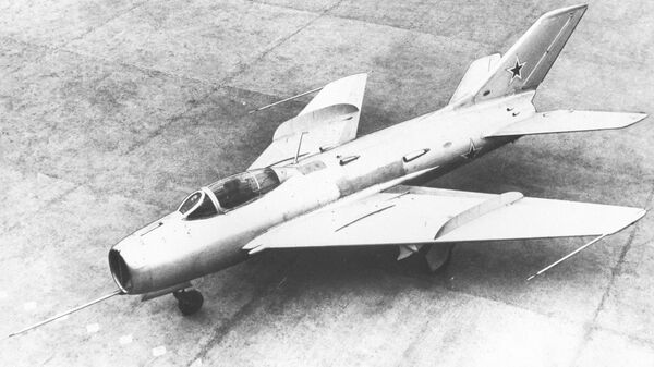 Máy bay chiến đấu MiG-19 của Liên Xô - Sputnik Việt Nam
