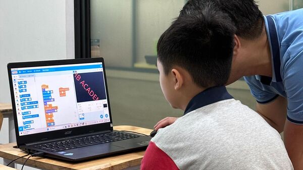 Nhiều gia đình Việt cho trẻ tiếp cận lập trình từ nhỏ - Sputnik Việt Nam