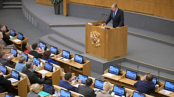 Ngoại trưởng Nga Sergei Lavrov phát biểu trong “giờ chính phủ” tại cuộc họp toàn thể Duma Quốc gia Liên bang Nga. - Sputnik Việt Nam