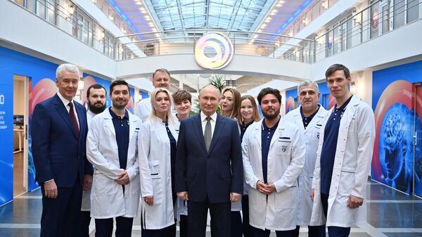 Tổng thống Nga Vladimir Putin thăm Trung tâm Khoa học và Thực hành Lâm sàng về Công nghệ Chẩn đoán và Y học từ xa - Sputnik Việt Nam