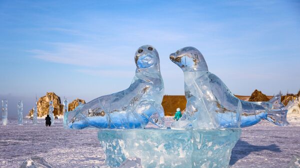Tác phẩm điêu khắc trên băng tại Lễ hội Công viên băng Olkhon, diễn ra bên bờ hồ Baikal trên đảo Olkhon - Sputnik Việt Nam