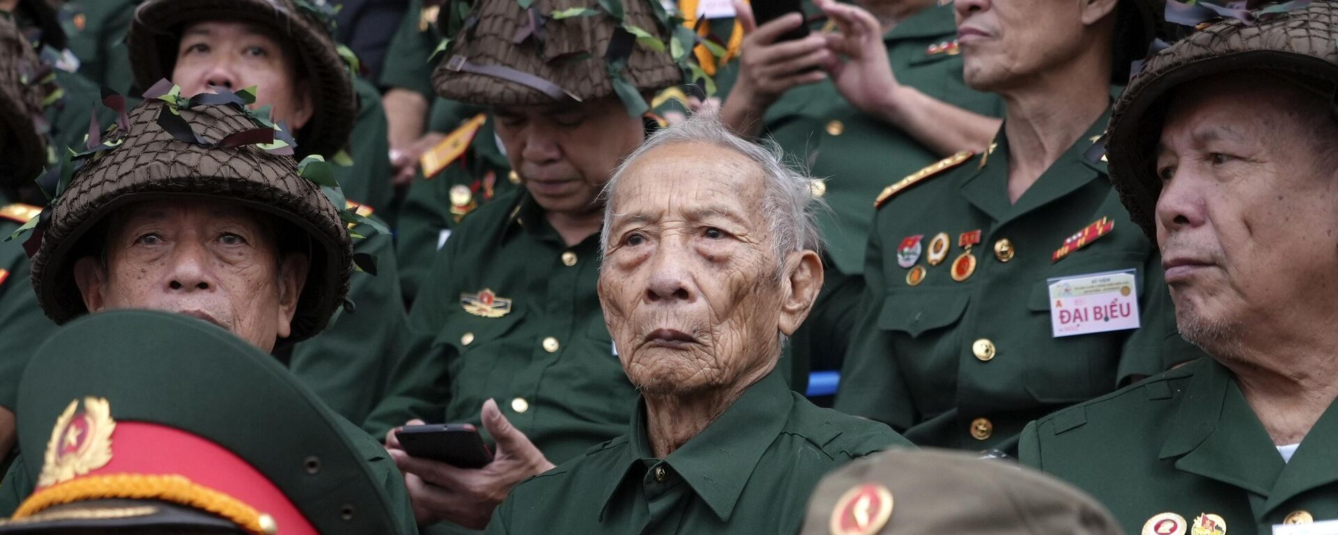 Cựu chiến binh tham gia diễu hành mừng chiến thắng ở Điện Biên Phủ, Việt Nam - Sputnik Việt Nam, 1920, 28.05.2024