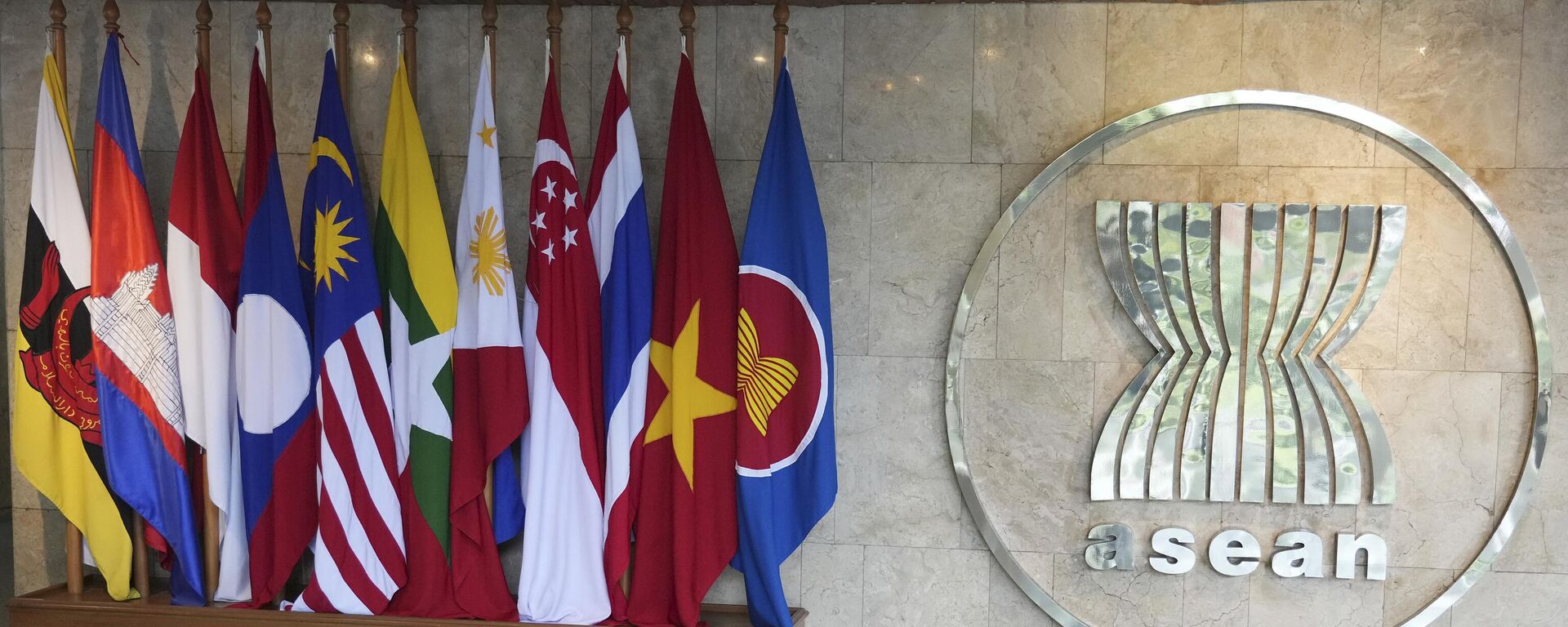 Национальные флаги стран-членов АСЕАН, выставленные в здании АСЕАН в Джакарте, Индонезия - Sputnik Việt Nam, 1920, 06.06.2024