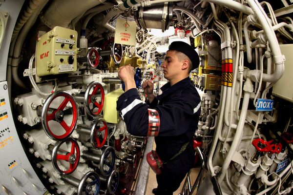 Thủy thủ tàu ngầm diesel Ust-Kamchatsk của Hạm đội Thái Bình Dương Pavel Krainov trong quá trình huấn luyện - Sputnik Việt Nam