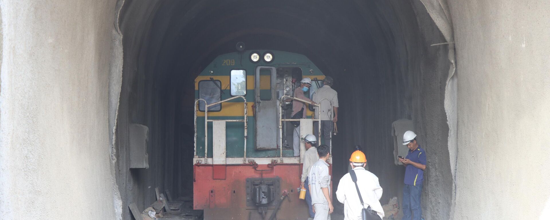 An toàn giao thông: Phú Yên khẩn trương khắc phục sự cố sạt lở hầm đường sắt Chí Thạnh - Sputnik Việt Nam, 1920, 22.05.2024