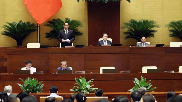 Phó Chủ tịch Quốc hội Trần Quang Phương điều hành phiên họp.

 - Sputnik Việt Nam