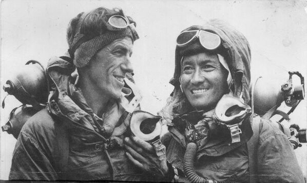 Những nhà leo núi đầu tiên leo lên đỉnh Everest - Sputnik Việt Nam