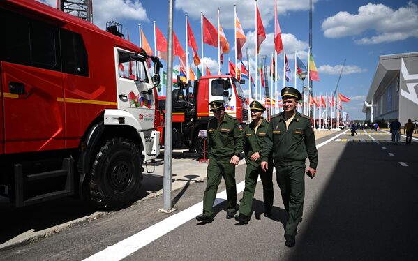 Quân nhân tại Triển lãm quốc tế lần thứ 15 &quot;An ninh tích hợp-2024&quot; tại Trung tâm Triển lãm và Hội nghị Patriot - Sputnik Việt Nam
