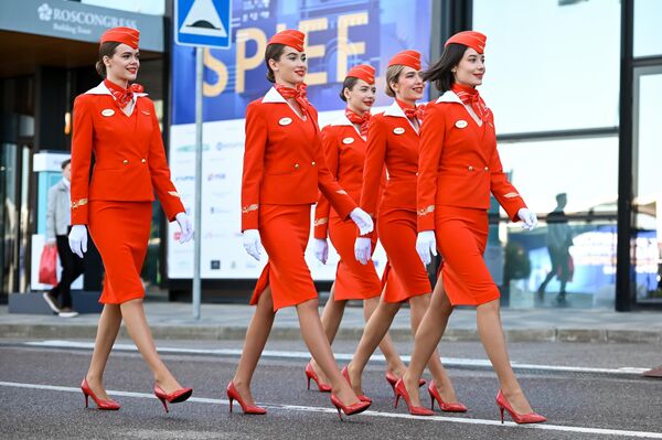 Tiếp viên hàng không Aeroflot tại SPIEF 2024 - Sputnik Việt Nam