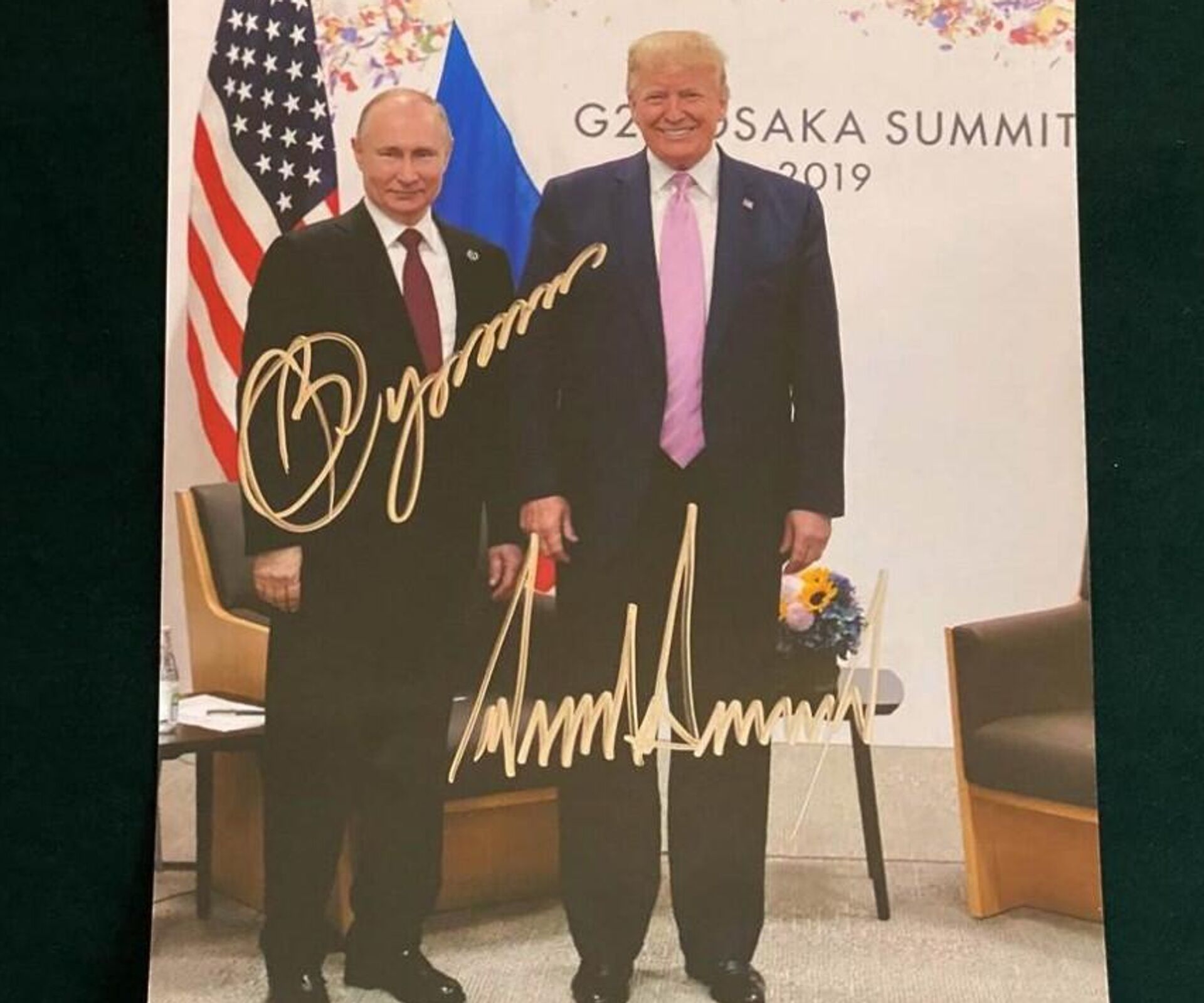 Chữ ký của Vladimir Putin và Donald Trump - Sputnik Việt Nam, 1920, 05.06.2024